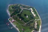 Georges Island vanuit de lucht (MKdeJong) / Bron: Wikipedia, radiofan
