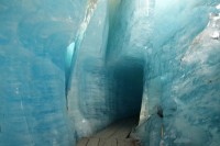 ijsblauwe kleur in ijsgrot Rhônegletsjer / Bron: ottergraafjes