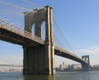 Brooklyn Bridge, 's werelds eerste stalen hangbrug / Bron: Postdlf, Wikimedia Commons (CC BY-SA-3.0)