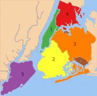 New York is ingedeeld in vijf stadsdelen "boroughs"<BR>
<OL><LI><SPAN>Manhattan</SPAN></LI>
<LI><SPAN>Brooklyn</SPAN></LI>
<LI><SPAN>Queens</SPAN></LI>
<LI><SPAN>Bronx</SPAN></LI>
<LI><SPAN>Staten Island</SPAN></LI>
</OL> / Bron: Nafsadh / Julius Schorzman, Wikimedia Commons (Publiek domein)