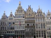Gildehuizen op de Grote Markt in Antwerpen / Bron: Manfreeed, Wikimedia Commons (CC BY-SA-2.5)