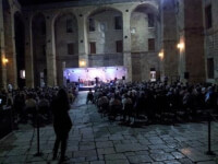 Concert op de binnenplaats van het kasteel