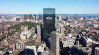 Uitzicht vanuit de Prudential Tower op het hoogste gebouw van Boston, de John Hanconk Tower