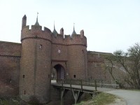 Poort van de voorburcht van kasteel Doornenburg