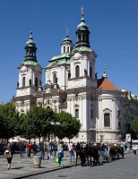 Kerk van Sint Nicolaas - Praag / Bron: Sergey Ashmarin, Wikimedia Commons (CC BY-SA-3.0)