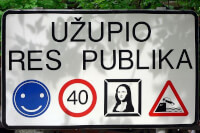Grensbord van de republiek Uzupis / Bron: Wojsyl, Wikimedia Commons (CC BY-SA-3.0)