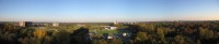 Een panorama van de campus (klik op de afbeelding om deze te vergroten) / Bron: Vincent, Wikimedia Commons (Publiek domein)