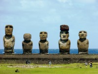 Alle beelden zijn ooit neergehaald: alle moai die nu staan, zijn gerestaureerd