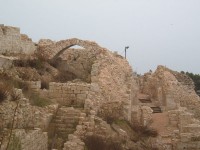 Ruïnes van de citadel uit de Mammelukse-Kruisvaarders periode (2008) / Bron: Almog, Wikimedia Commons (Publiek domein)