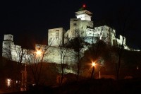 Het kasteel van Trencin bij nacht / Bron: Vikino, Pixabay