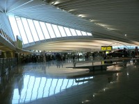 Het hoofdgebouw van Bilbao Airport / Bron: Yuichi from Morioka, Japan, Wikimedia Commons (CC BY-2.0)
