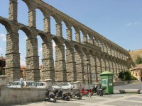 Het Romeinse aquaduct van Segovia / Bron: Nicolás Pérez, Wikimedia Commons (CC BY-SA-3.0)
