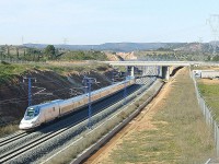 De TALGO-intercitytrein op het traject Madrid-Guadalajara / Bron: Fototrenes, Wikimedia Commons (CC BY-SA-2.0)