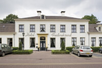 Bron: Booms, C.S, (Rijksdienst Cultureel Erfgoed) Hotel Frederiksoord: Hoofdgebouw, overzicht voorgevel
