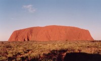 Ayers Rock (Uluru) / Bron: Stefanoka, Wikimedia Commons (CC BY-SA-3.0)
