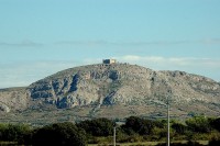 Zoek je Torroella de Montgrí? Zoek naar het fort op een berg! / Bron: Josep Renalias, Wikimedia Commons (CC BY-SA-3.0)