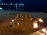 Zandsculpturen op het strand bij Corralejo