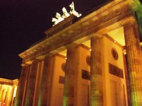 Brandenburger Tor bij avond