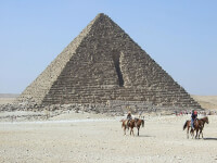 Piramide van Mycerinus / Bron: Kounosu, Wikimedia Commons (CC BY-SA-3.0)